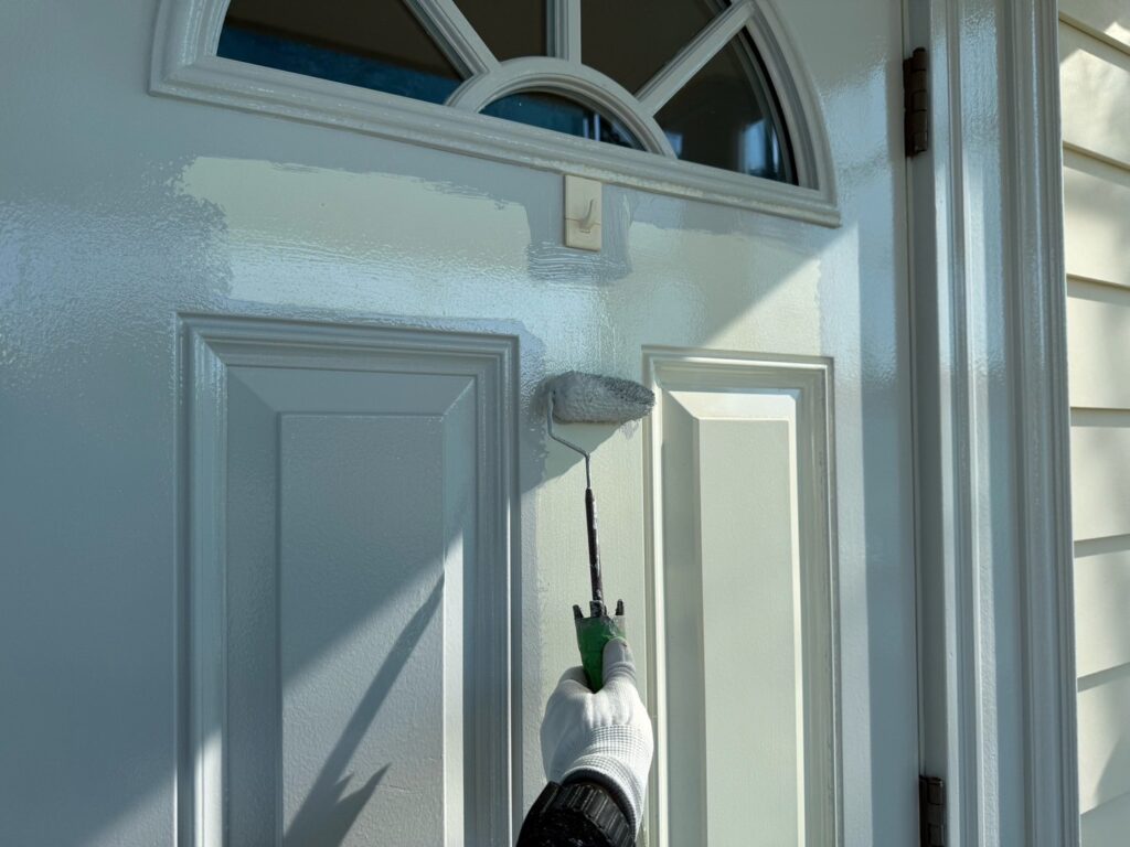 玄関ドア：中塗り